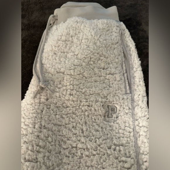 Victoria Secrets Pink Sherpa Joggers - Picture 2 of 4